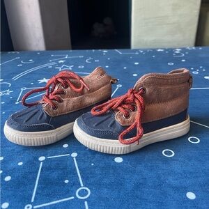 Oshkosh size 6 toddler boots